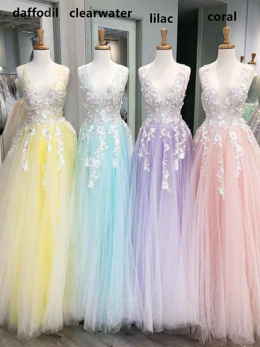 Popular Tulle V-neck Neckline Ball Gown Prom Dresses With 3D Flowers & Pearls