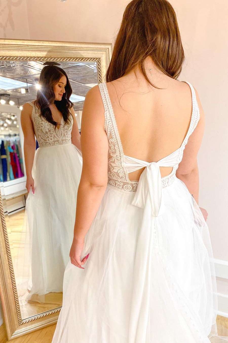 White Lace V-Neck Backless A-Line Tulle Wedding Dress