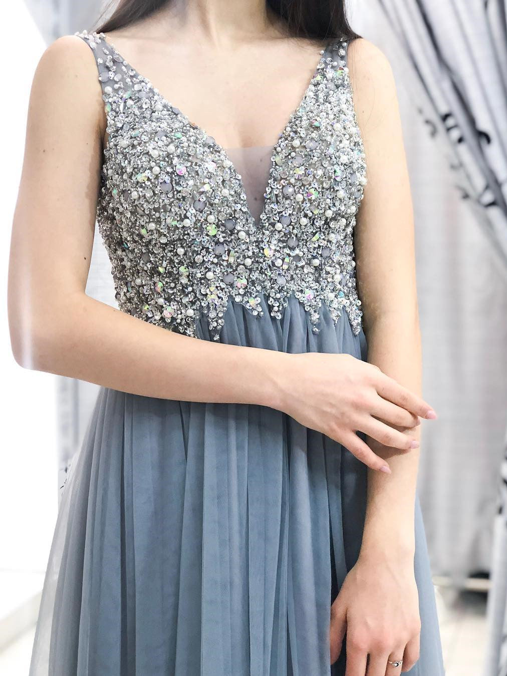 Sparkly Tulle V-neck Sequined A-line Prom Dresses With Pearls PD296