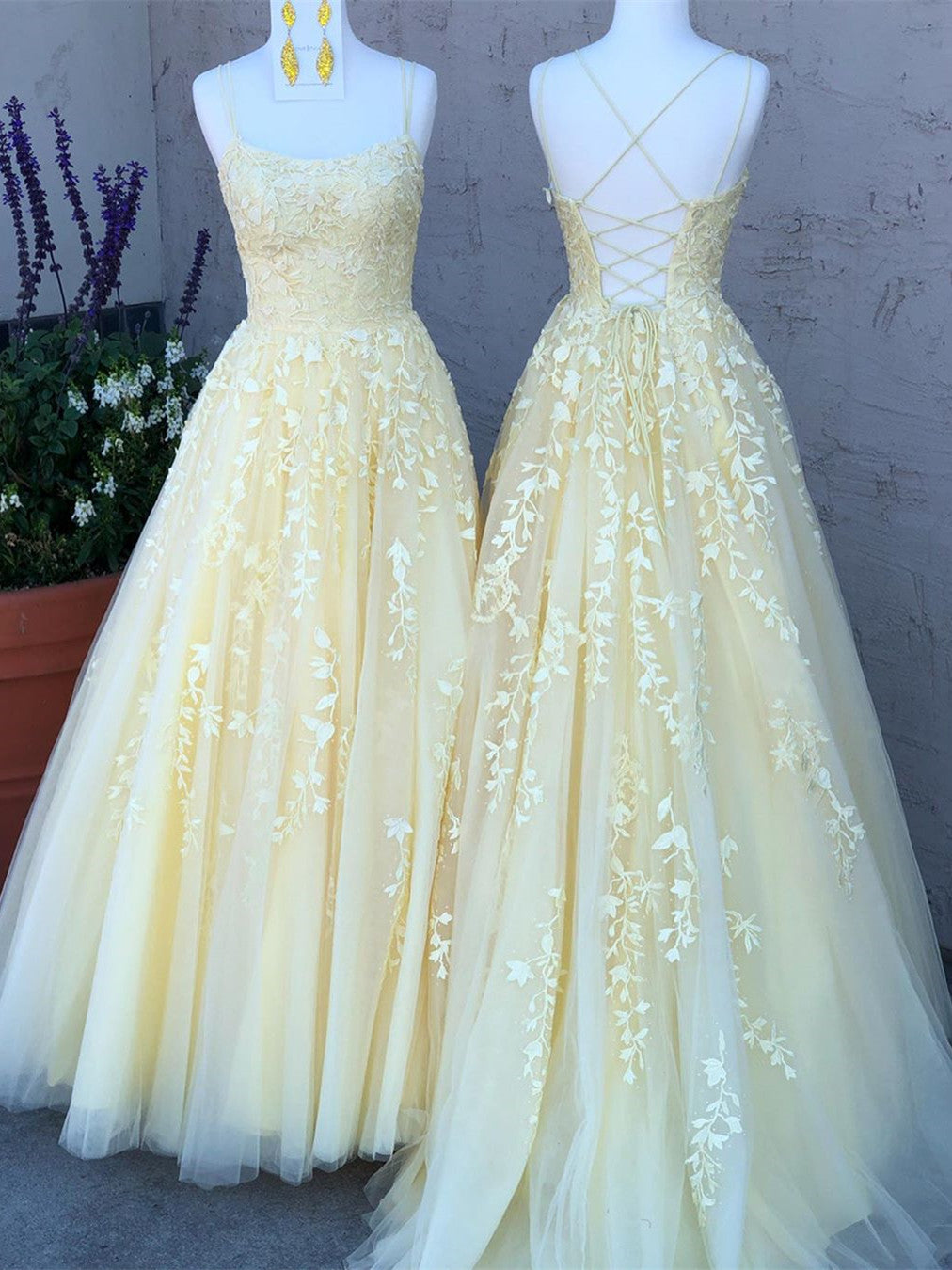 Appliqued Tulle Prom Dresses A-line Spaghetti Straps Gowns