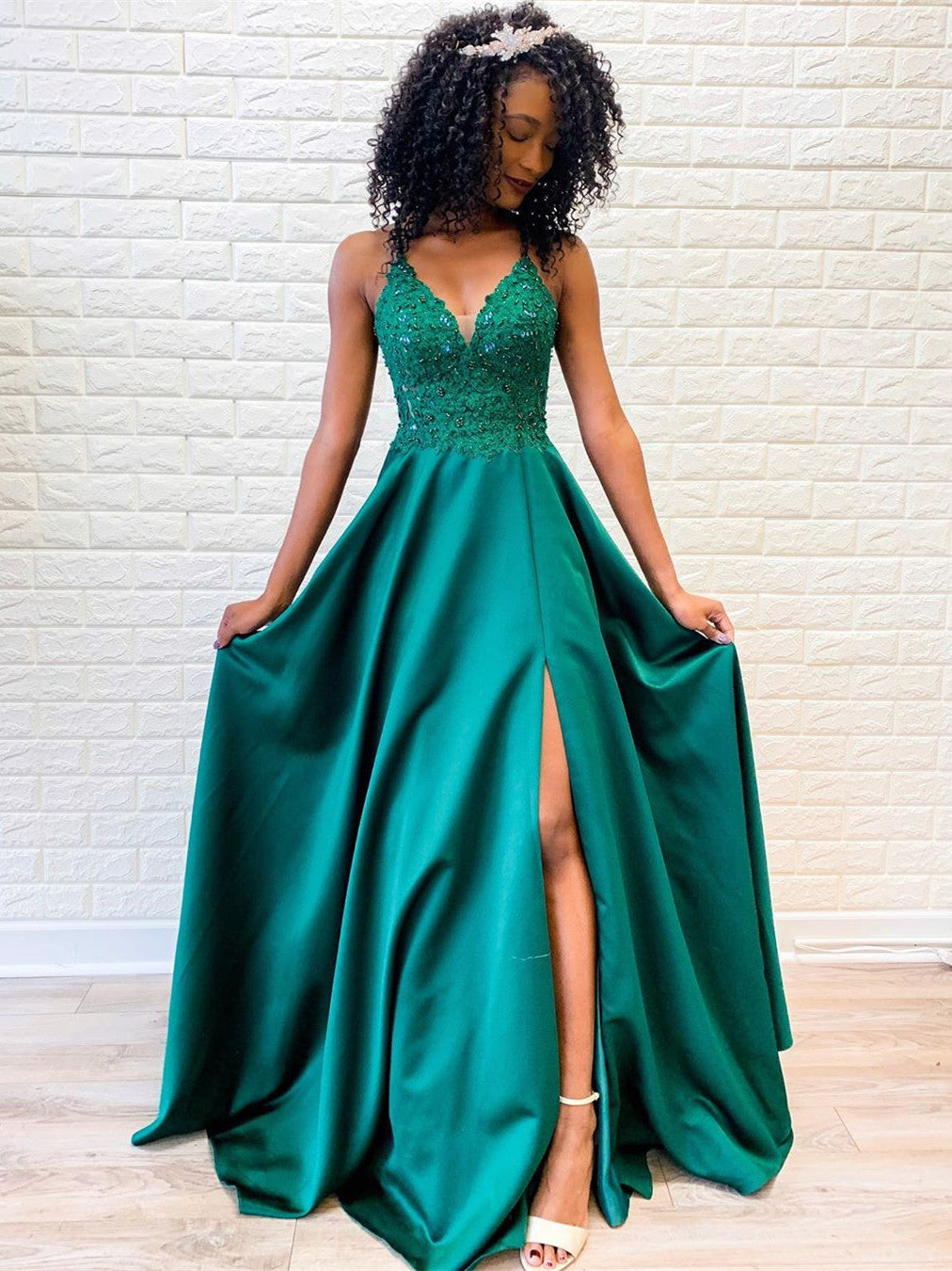 Sexy Satin A-line Prom Dresses With Appliques And Beads