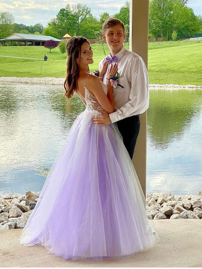 Charming V-neck Spaghetti Straps Tulle Prom Dresses A-line Appliques Gowns