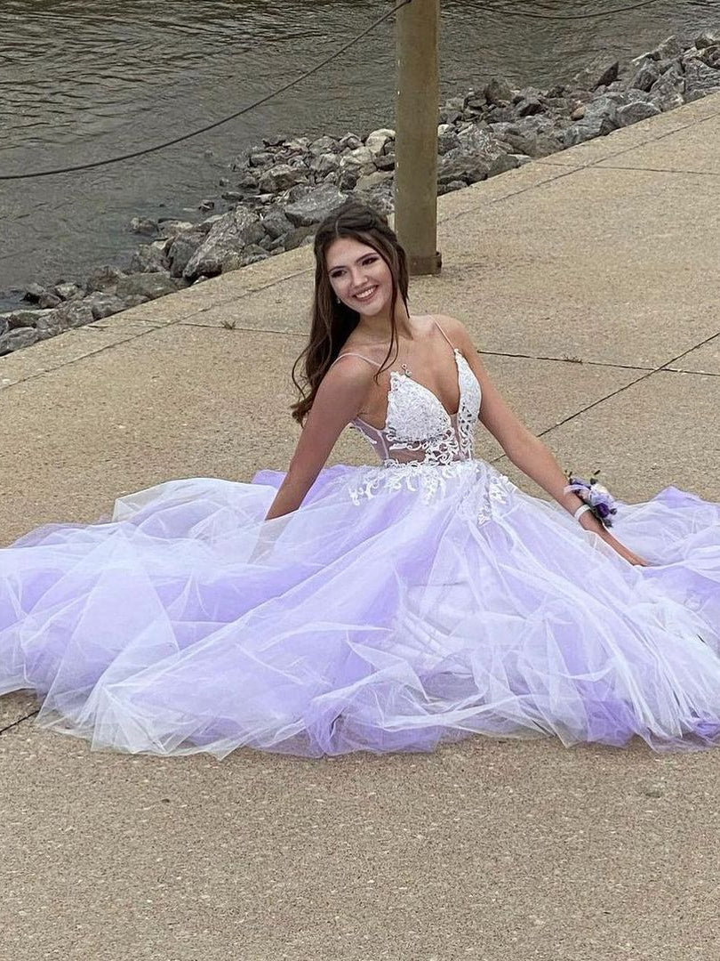 Charming V-neck Spaghetti Straps Tulle Prom Dresses A-line Appliques Gowns