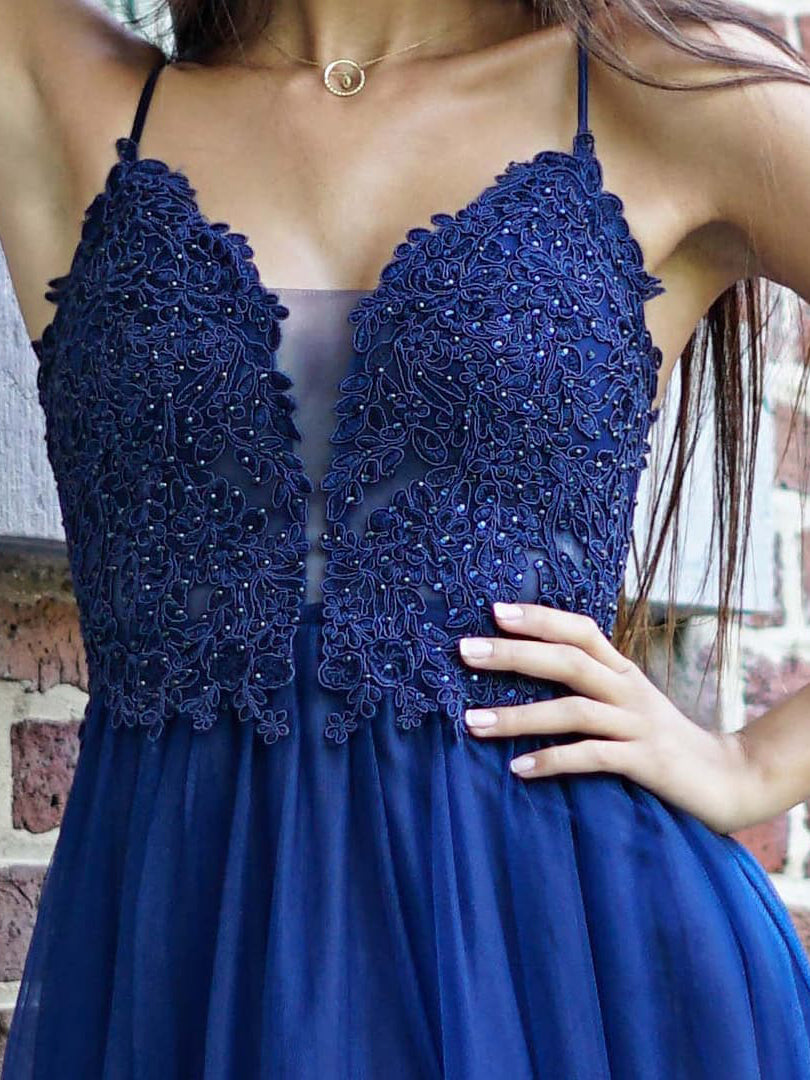 Exquisite Spaghetti Straps A-line Prom Dresses Tulle Appliqued Gowns