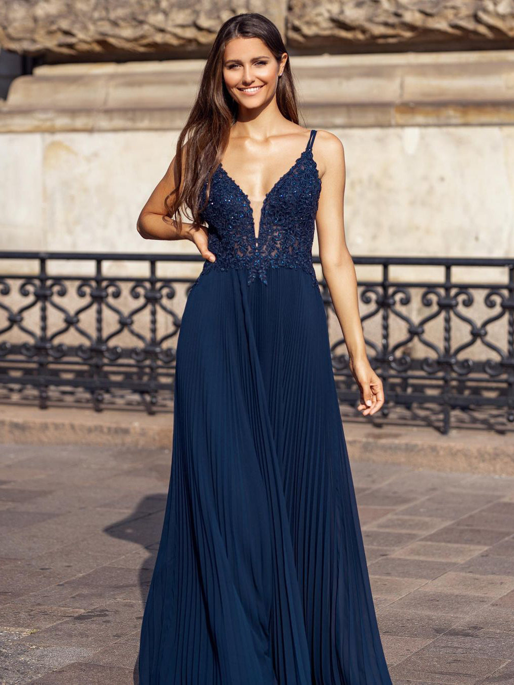 Charming Spaghetti Straps A-line Prom Dresses Chiffon Appliqued Gowns