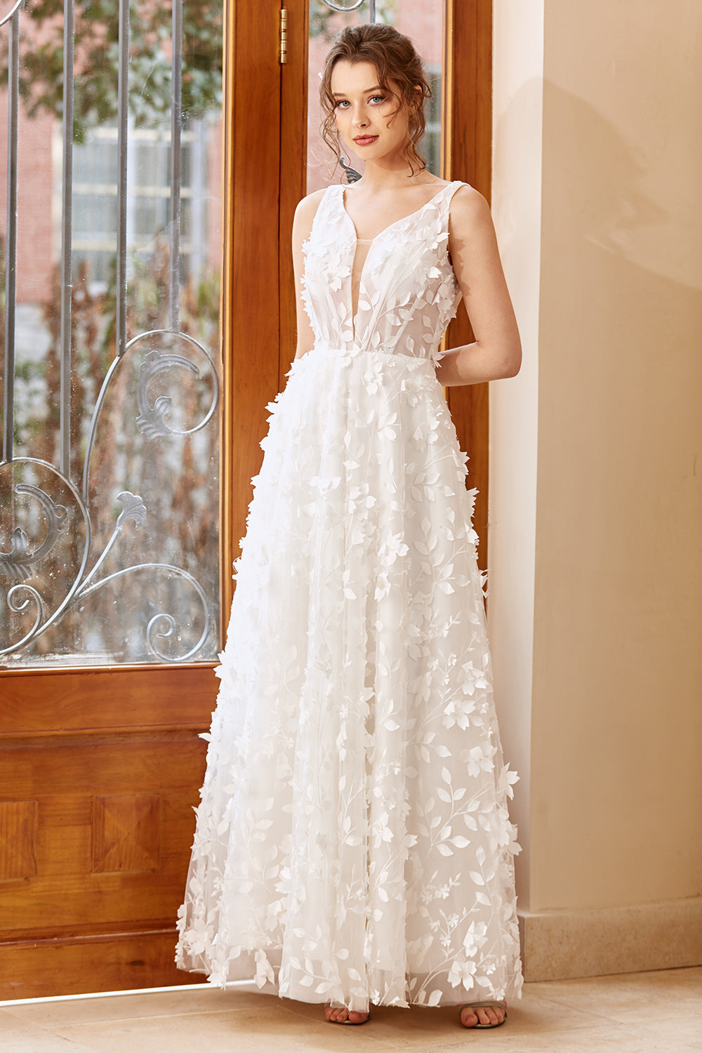 White Appliques Tulle Wedding Dress