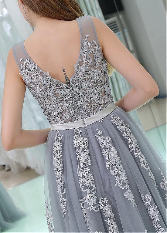 A-Line V-neck Floor-Length Tulle Appliqued Prom Dress