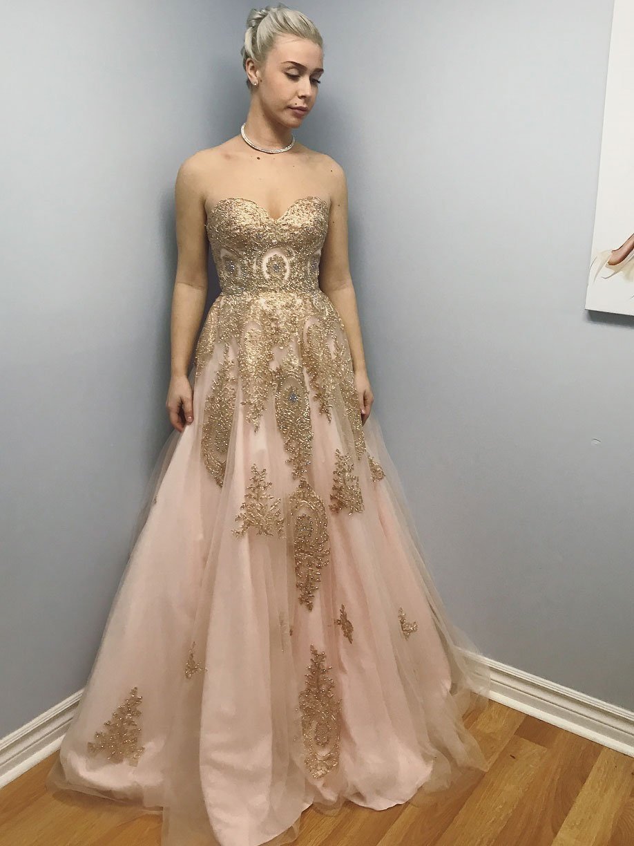 Exquisite Tulle Sweetheart Neckline A-line Prom Dresses With Beaded Appliques