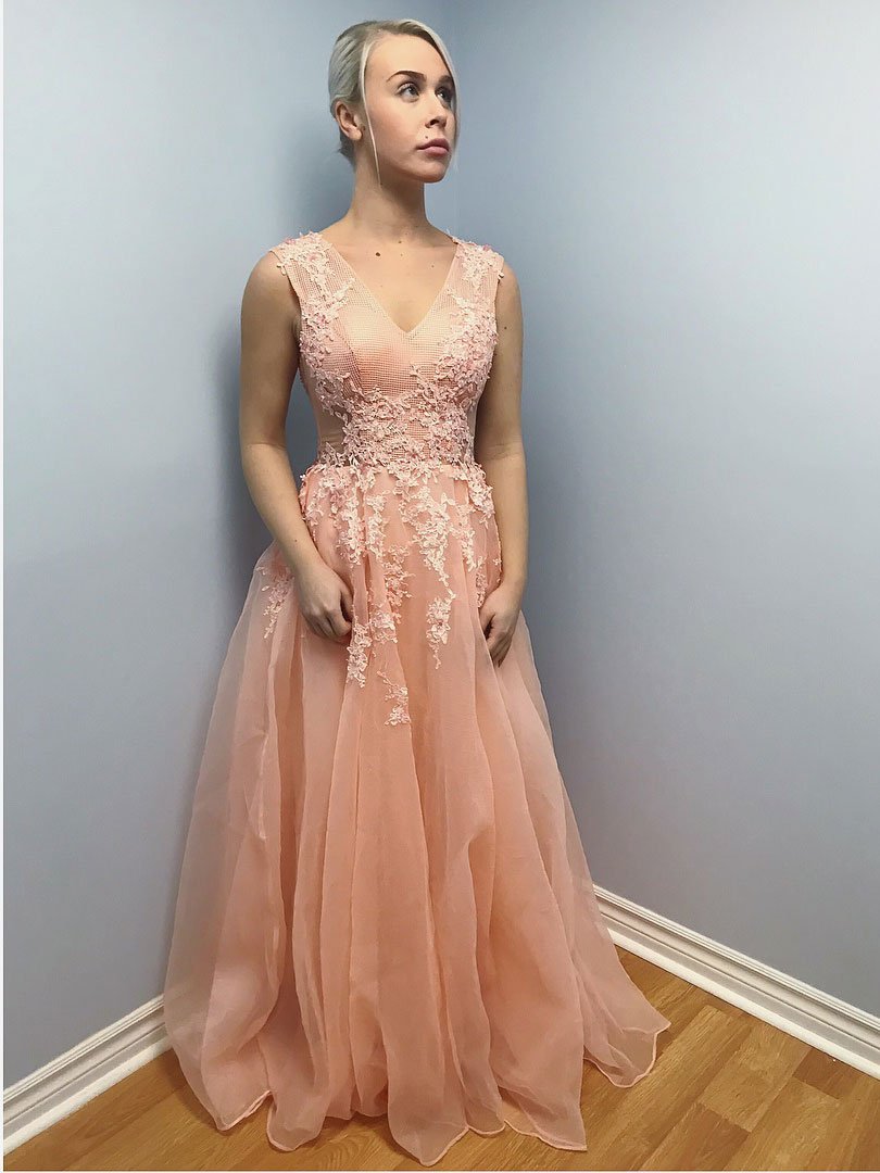 Graceful Tulle V-neck Neckline Sweep Train A-line Prom Dresses With Appliques