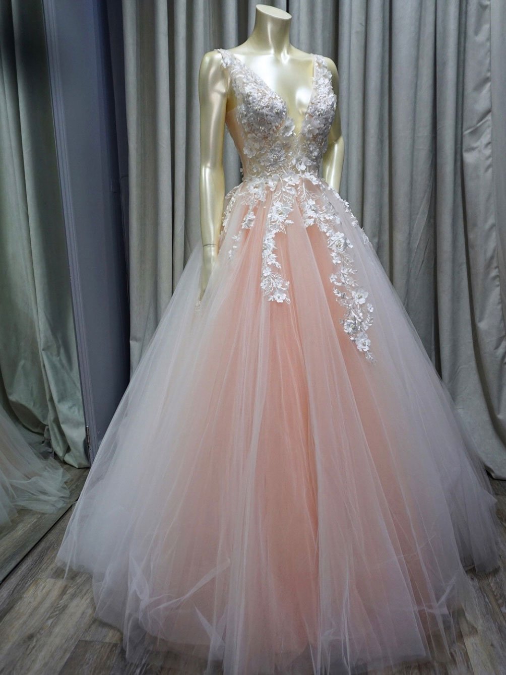 Popular Tulle V-neck Neckline Ball Gown Prom Dresses With 3D Flowers & Pearls