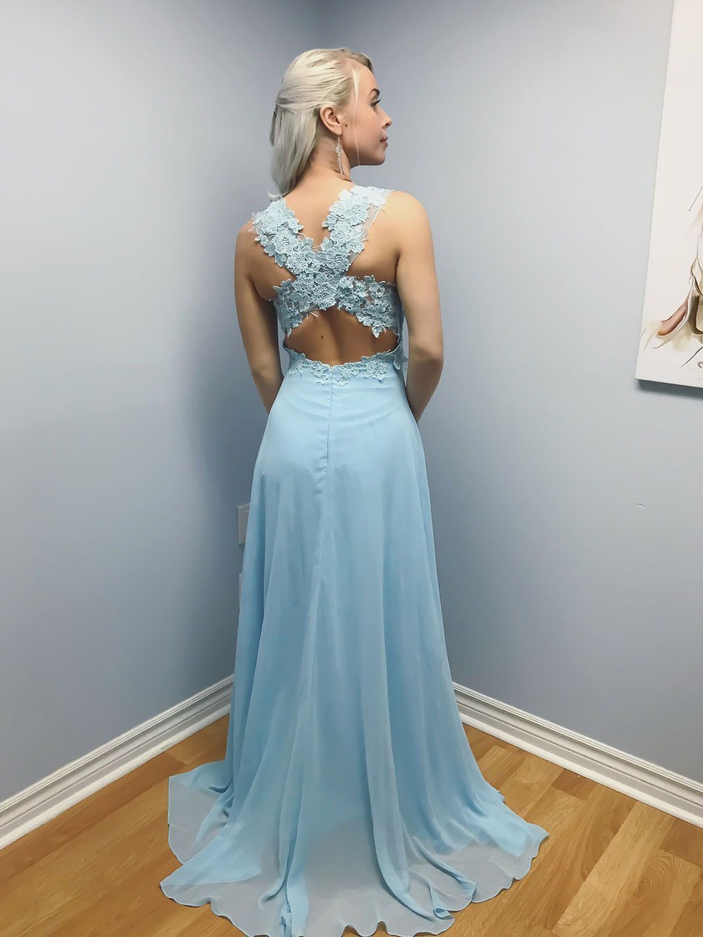 Wonderful Chiffon Jewel Neckline Chapel Train A-line Prom Dresses With Appliques