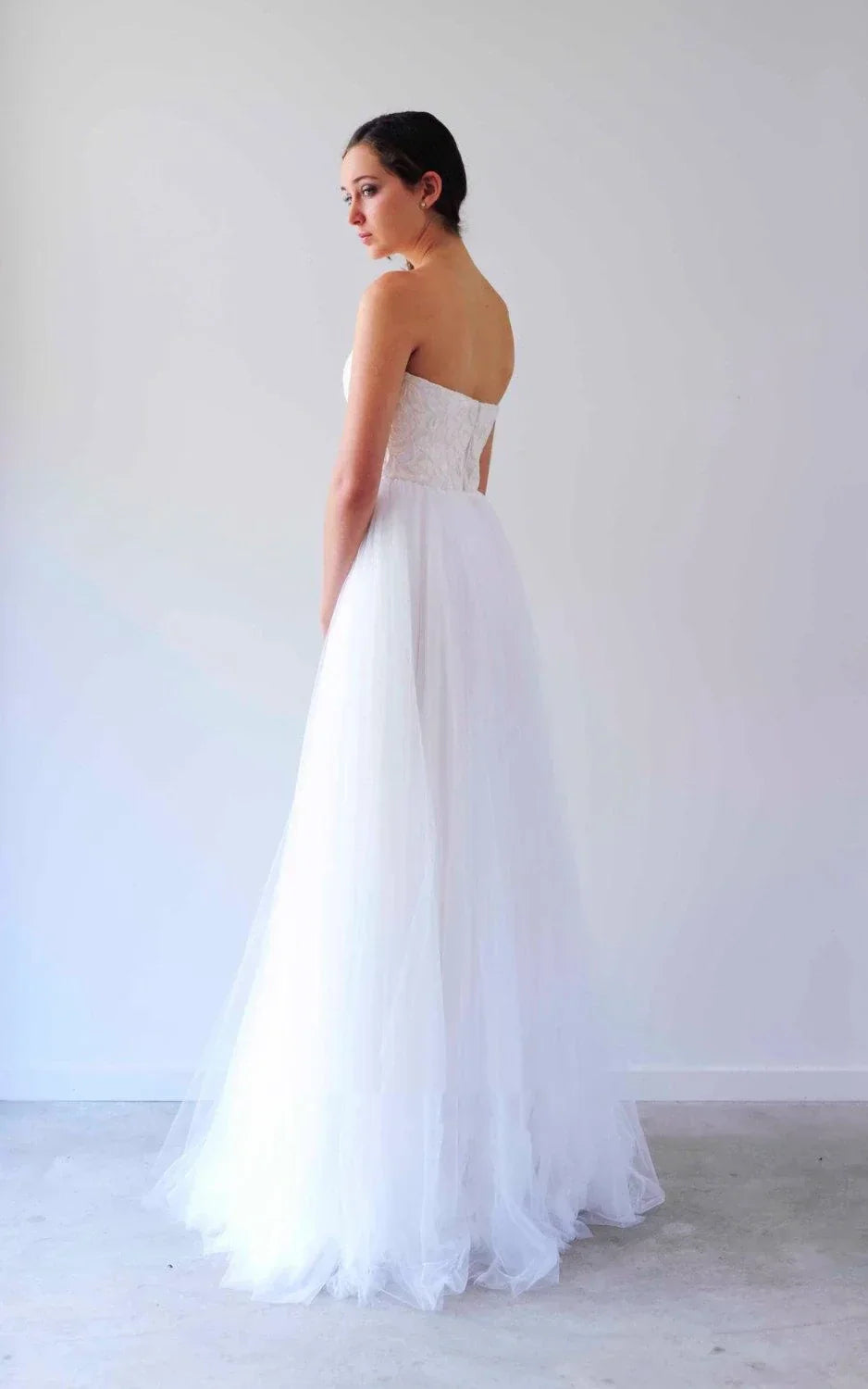 V Neck Sleeveless A-Line Long Tulle Backless White Wedding Dress